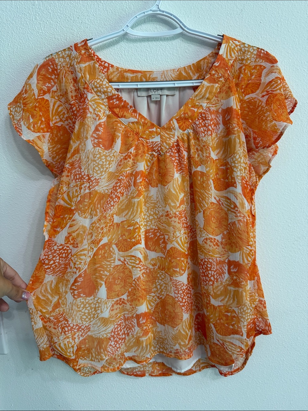 LOFT Orange and Cream Floral V-Neck Flutter Sleeve Blouse size Medium